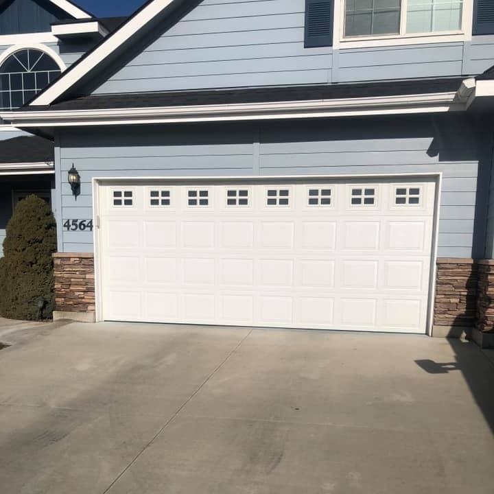 White traditional garage door